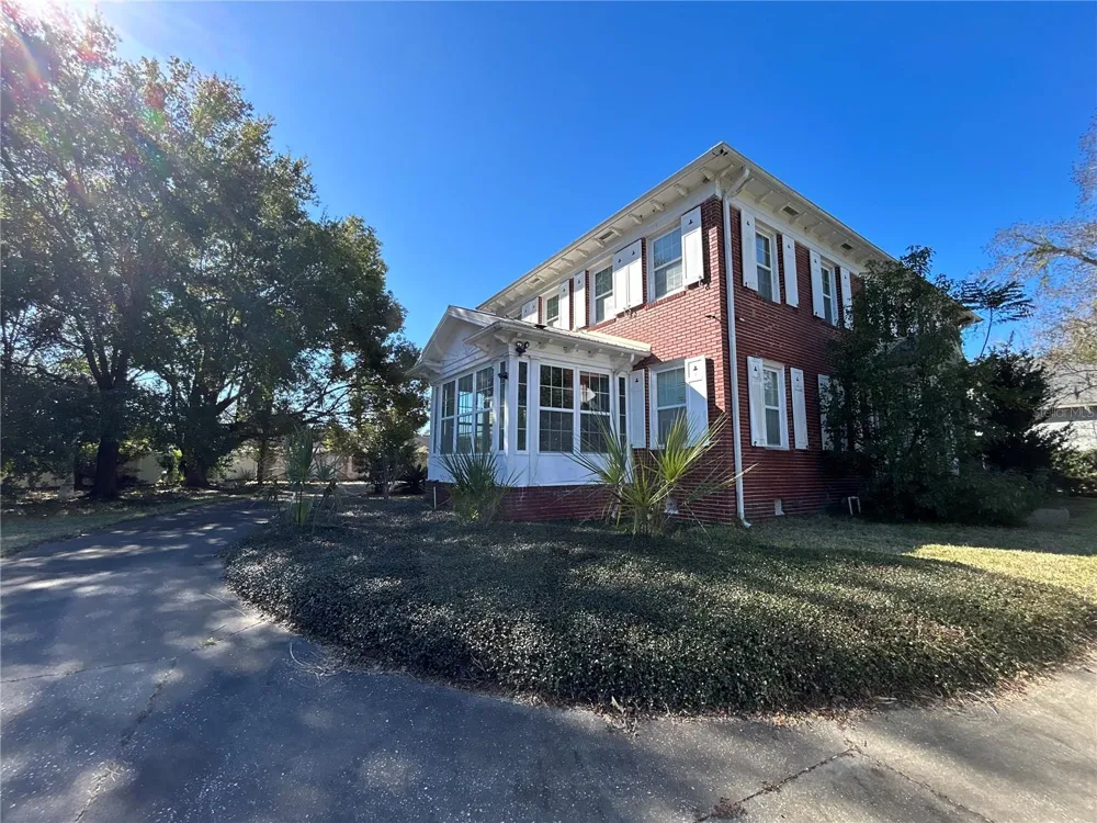 1105 HERNDON STREET Leesburg, FL 34748
