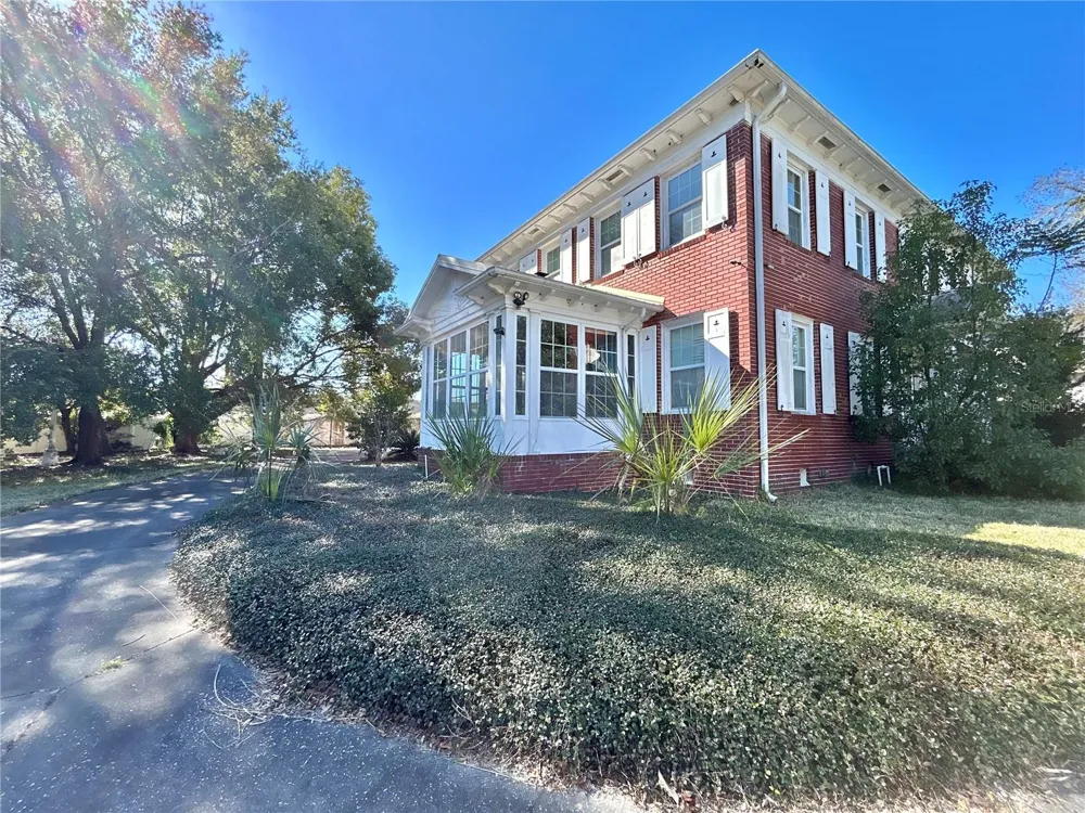 1105 HERNDON STREET Leesburg, FL 34748