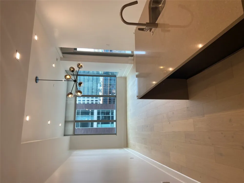 501 West Avenue #802