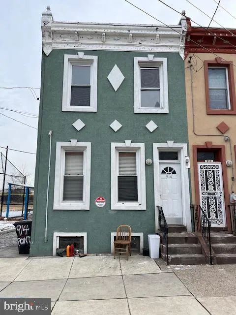 914 POINT STREET