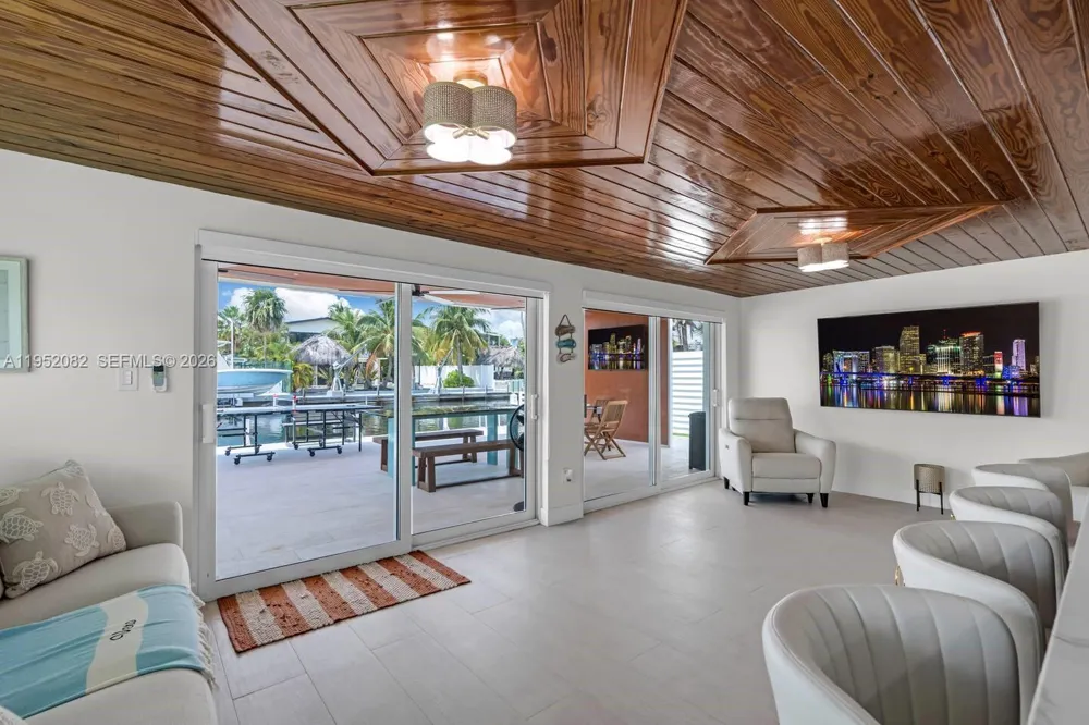 125 Gardenia St Plantation Key, FL 33070