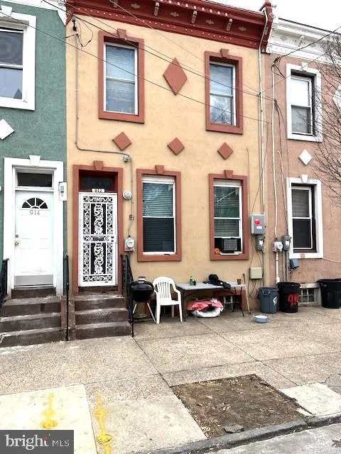 912 POINT STREET