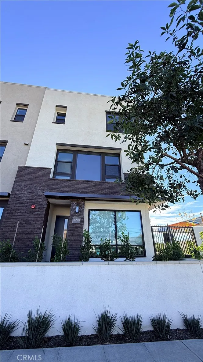 1090 foothill Boulevard