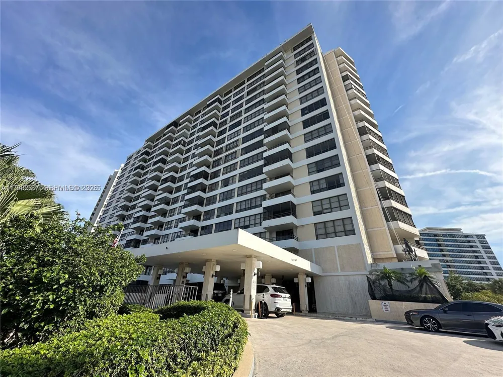 600 Three Islands Blvd #212