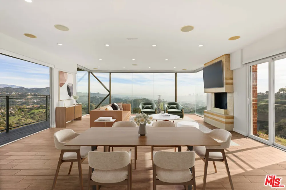 6960 Pacific View Drive