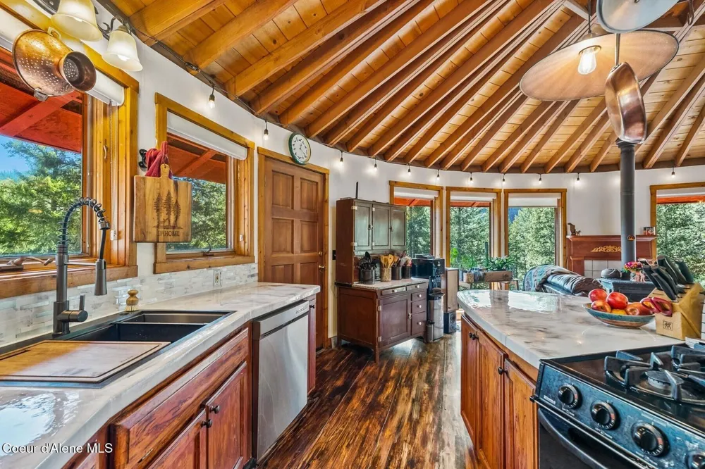 4057 Jewel Lake Road Sagle, ID 83860