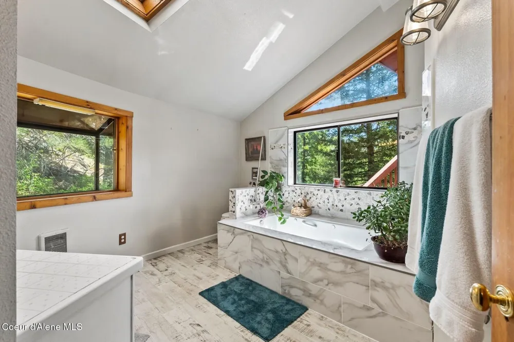 4057 Jewel Lake Road Sagle, ID 83860