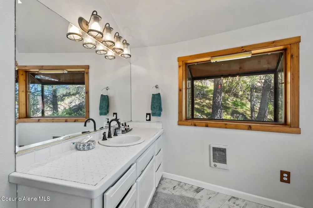 4057 Jewel Lake Road Sagle, ID 83860