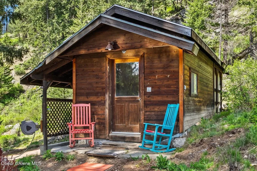 4057 Jewel Lake Road Sagle, ID 83860