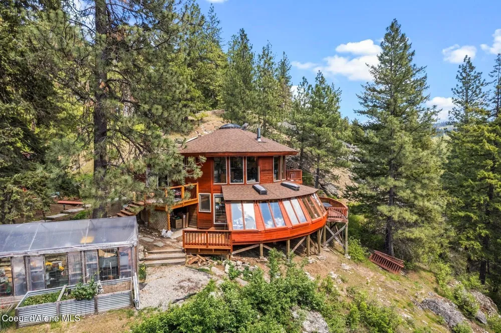 4057 Jewel Lake Road Sagle, ID 83860