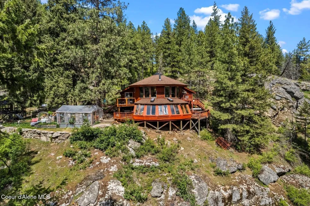 4057 Jewel Lake Road Sagle, ID 83860