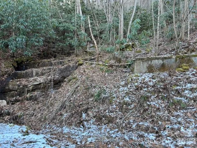 621 Round Top Road Almond, NC 28702