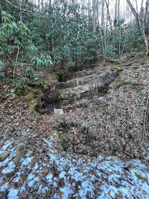 621 Round Top Road Almond, NC 28702