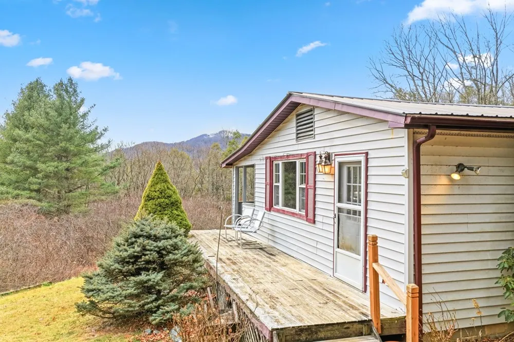 Gooseberry Ln Franklin, NC 28734