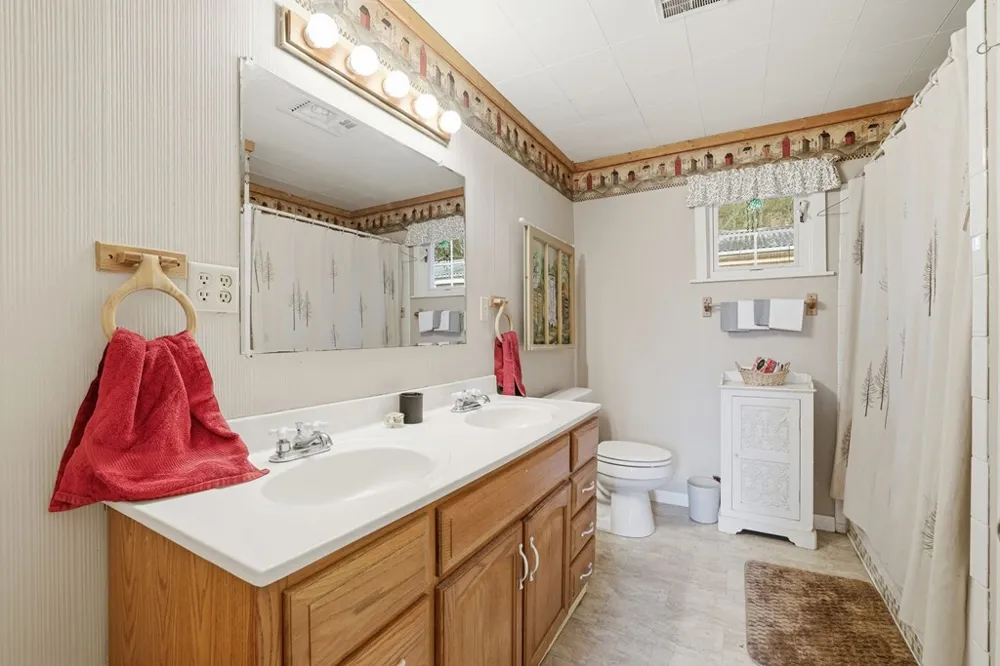 Gooseberry Ln Franklin, NC 28734
