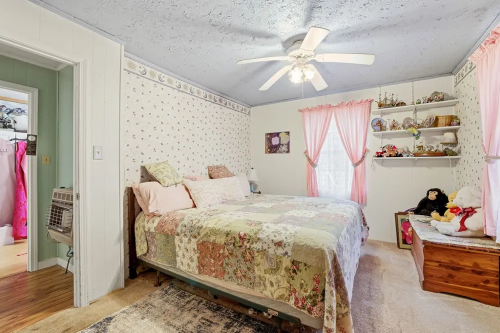 Gooseberry Ln Franklin, NC 28734