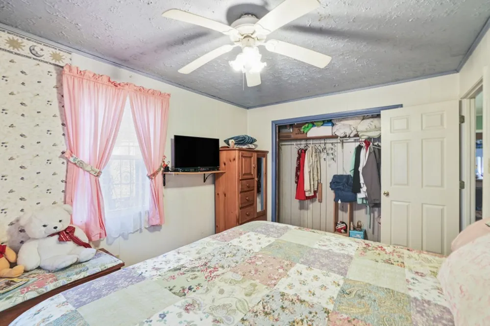 Gooseberry Ln Franklin, NC 28734