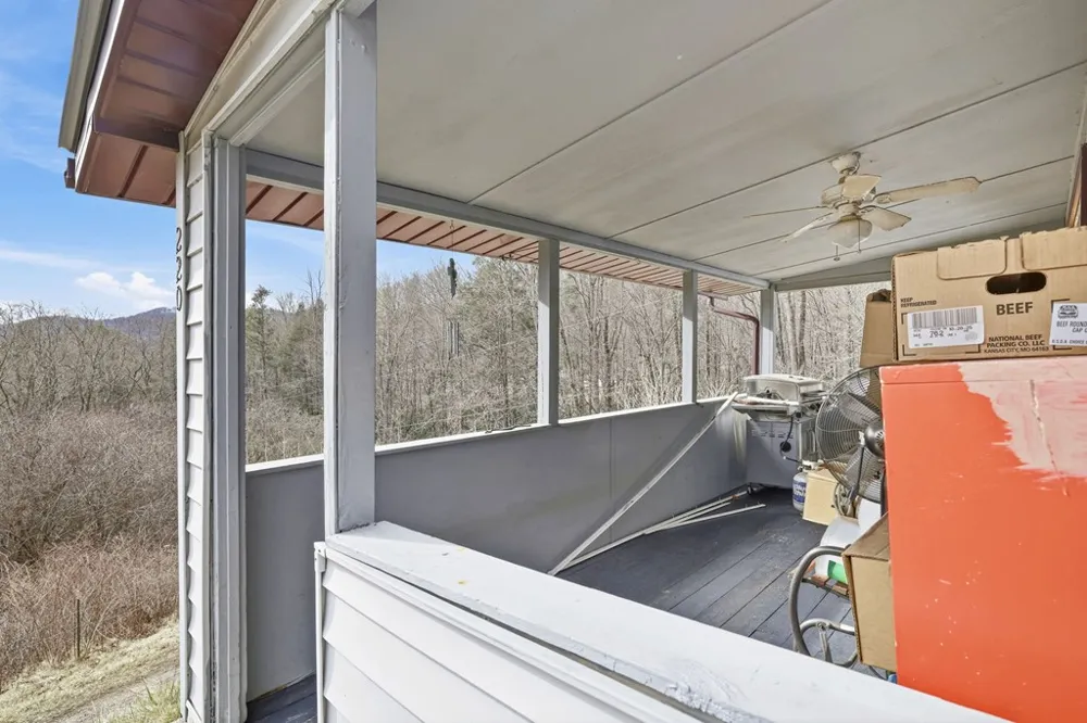 Gooseberry Ln Franklin, NC 28734