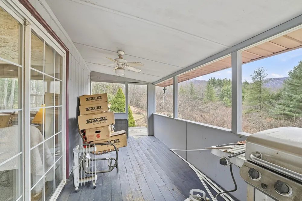 Gooseberry Ln Franklin, NC 28734