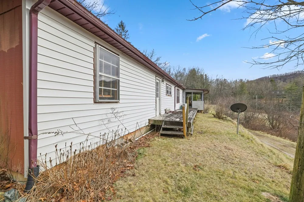 Gooseberry Ln Franklin, NC 28734