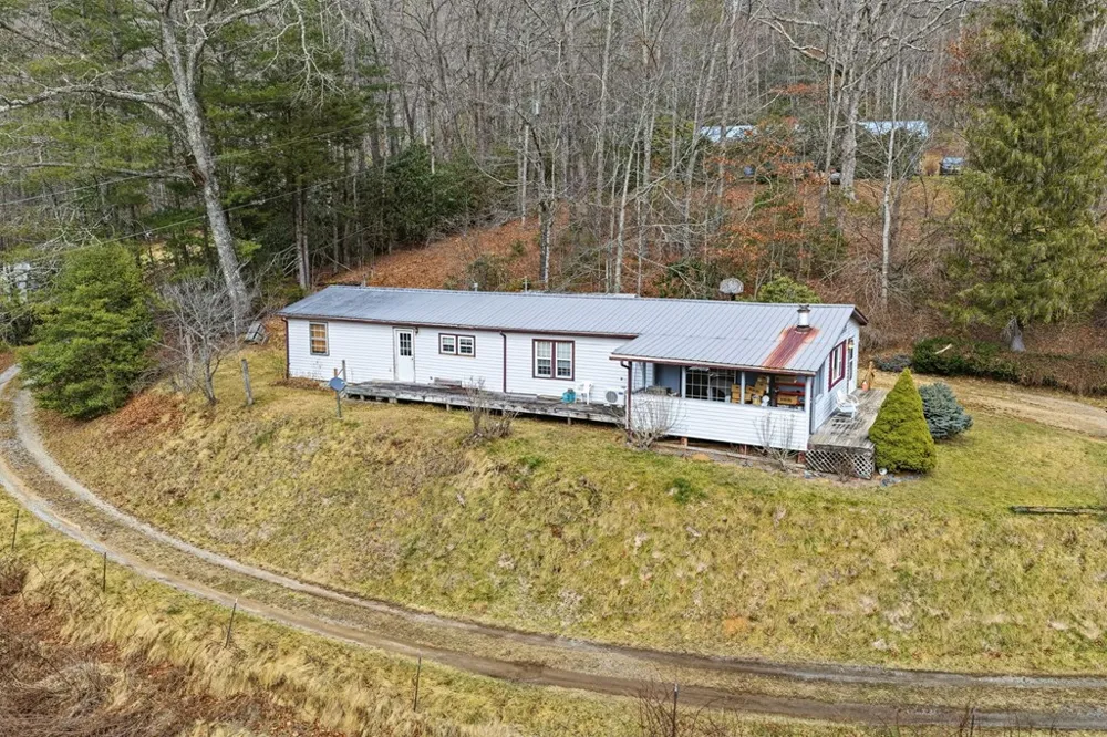 Gooseberry Ln Franklin, NC 28734