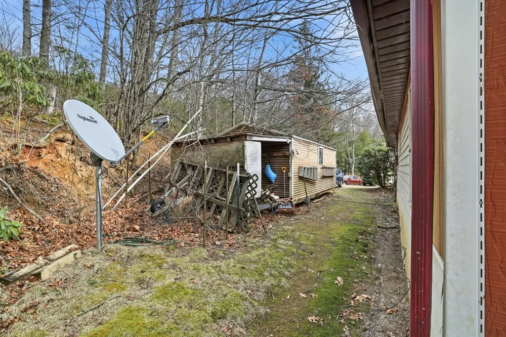 Gooseberry Ln Franklin, NC 28734