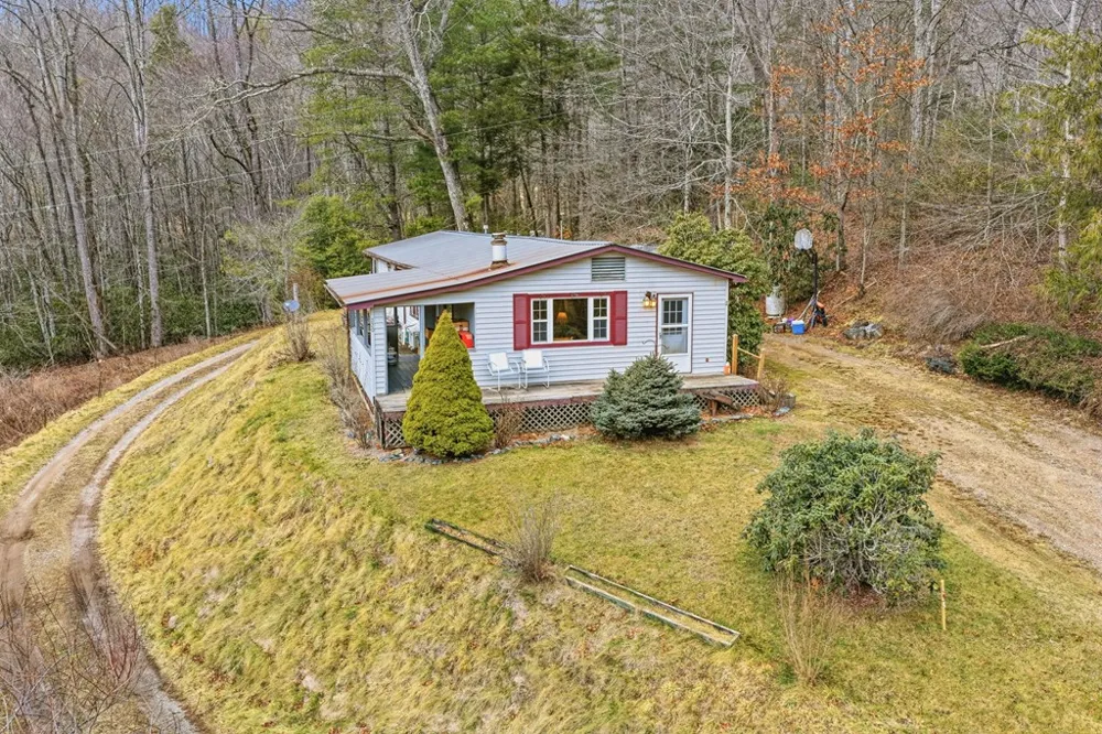 Gooseberry Ln Franklin, NC 28734
