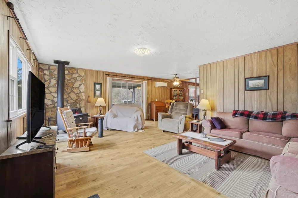 Gooseberry Ln Franklin, NC 28734