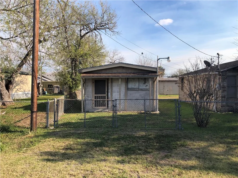526 Dolores Street Taft, TX 78390
