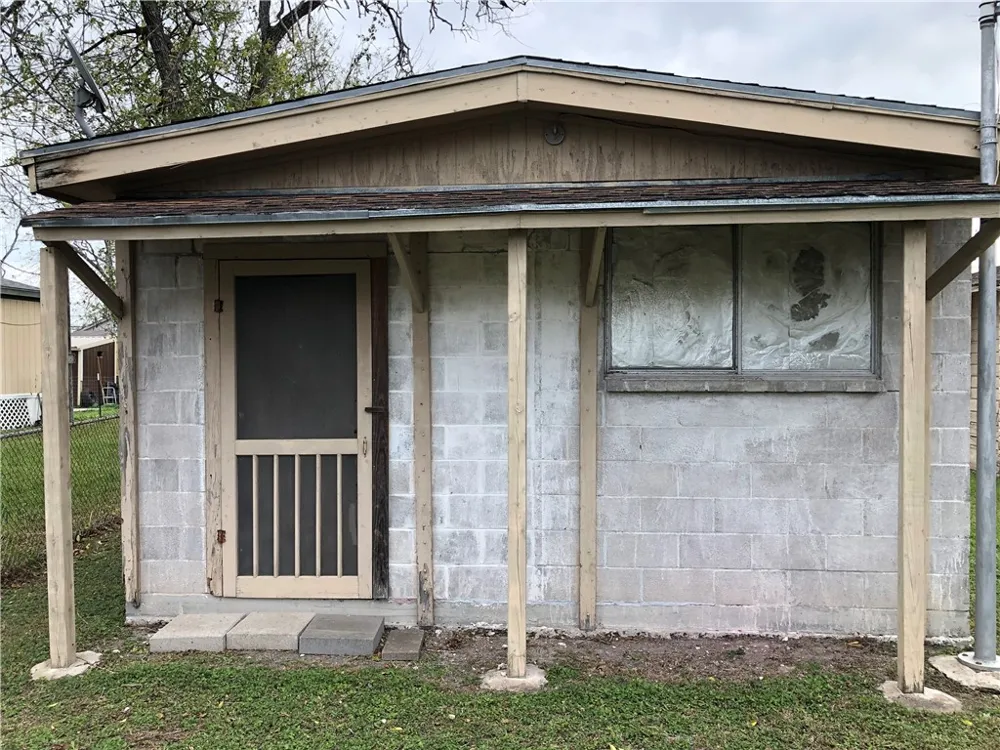 526 Dolores Street Taft, TX 78390