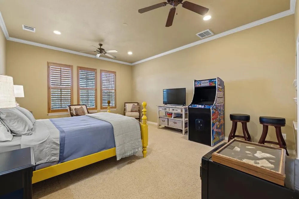 169 Royal Oaks Hill Fredericksburg, TX 78624