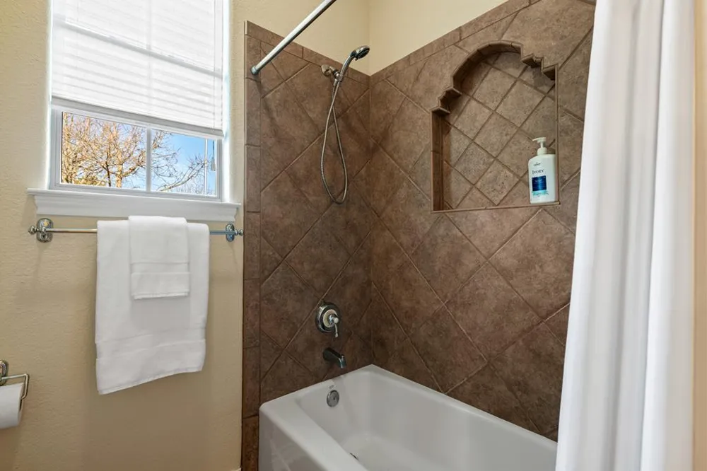 169 Royal Oaks Hill Fredericksburg, TX 78624