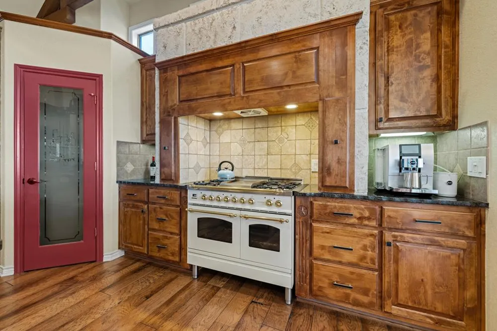 169 Royal Oaks Hill Fredericksburg, TX 78624