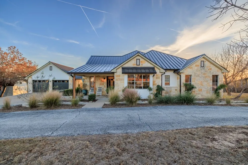 169 Royal Oaks Hill Fredericksburg, TX 78624