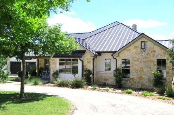 169 Royal Oaks Hill Fredericksburg, TX 78624