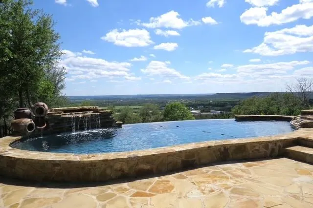 169 Royal Oaks Hill Fredericksburg, TX 78624