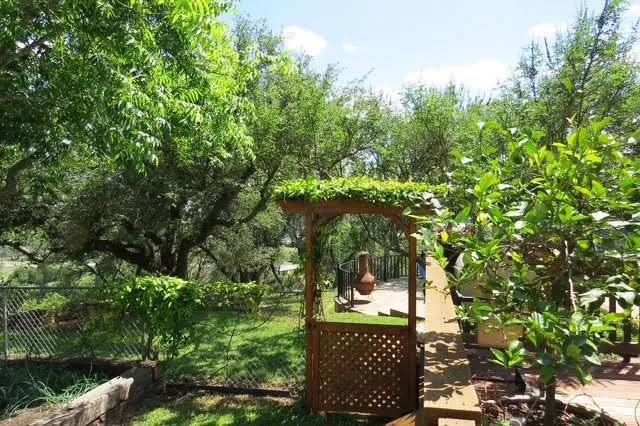 169 Royal Oaks Hill Fredericksburg, TX 78624