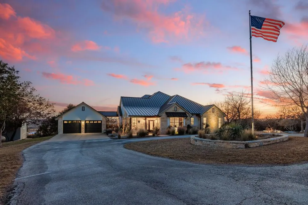 169 Royal Oaks Hill Fredericksburg, TX 78624