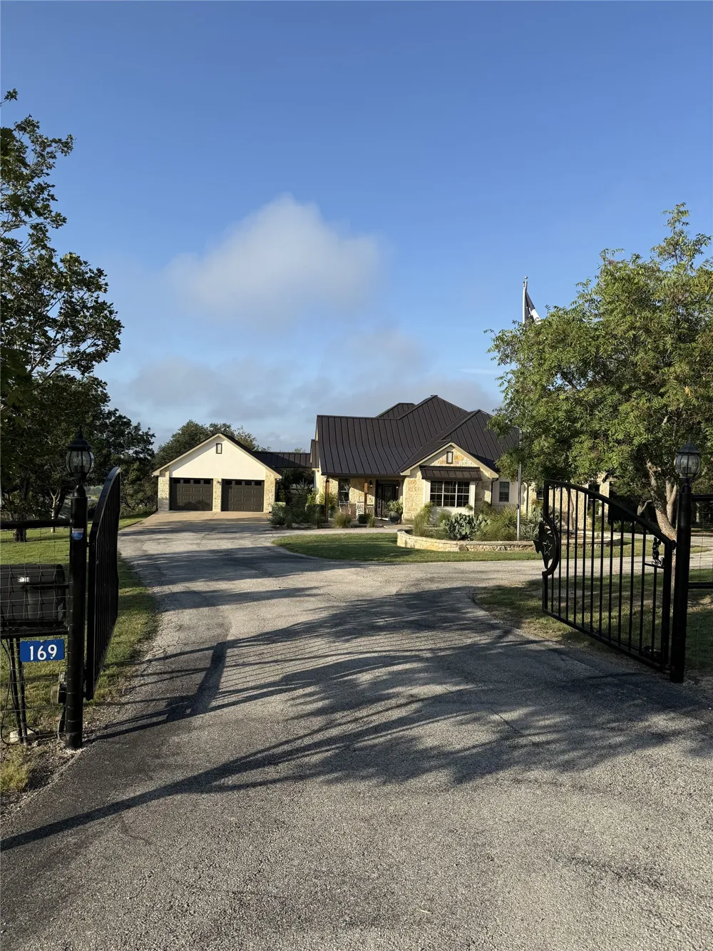 169 Royal Oaks Hill Fredericksburg, TX 78624