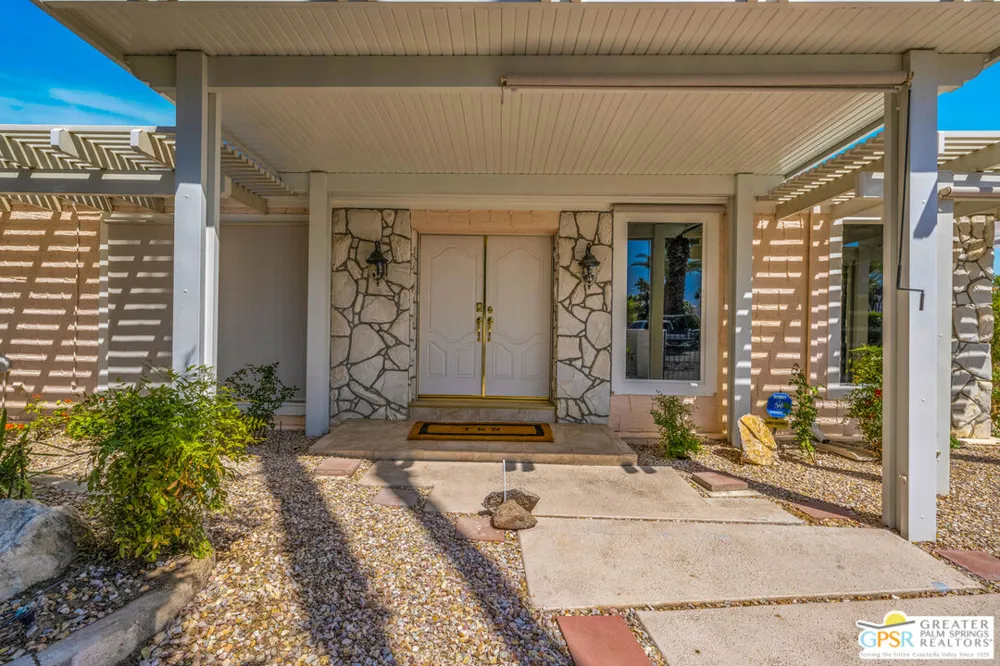 10 International Boulevard