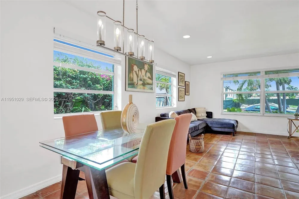 7525 W Treasure Dr North Bay Village, FL 33141