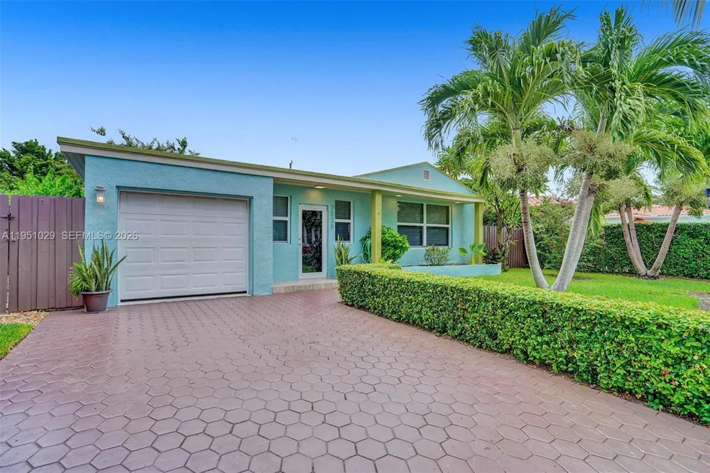 7525 W Treasure Dr North Bay Village, FL 33141