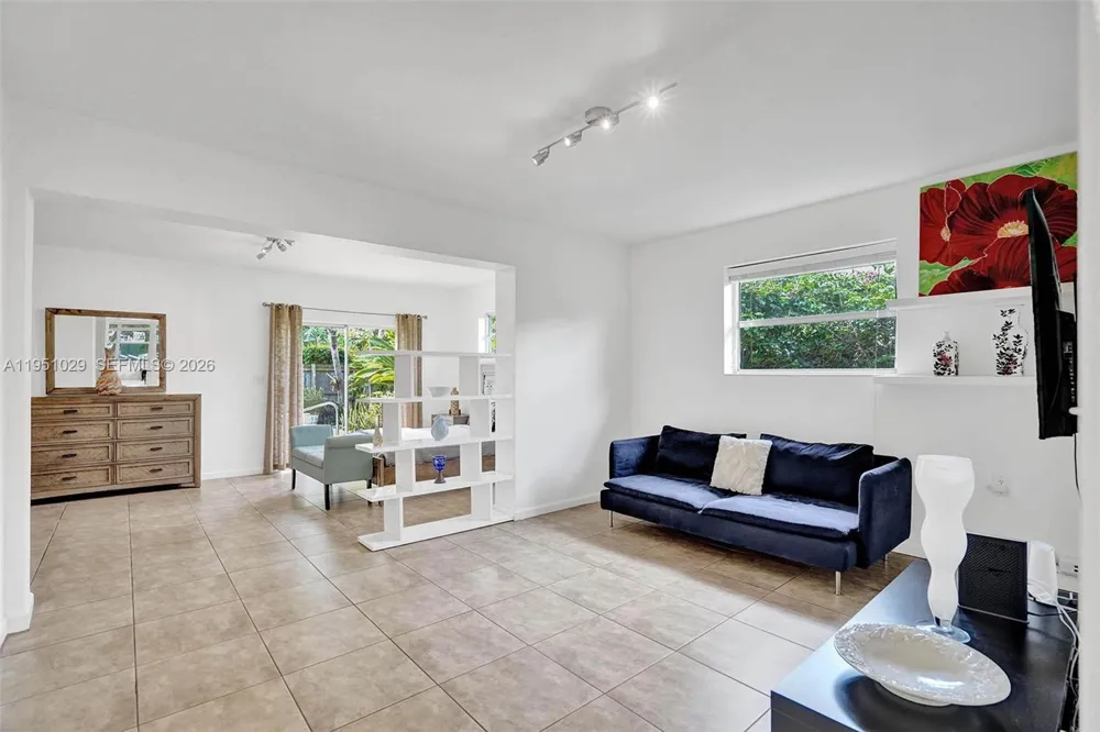7525 W Treasure Dr North Bay Village, FL 33141