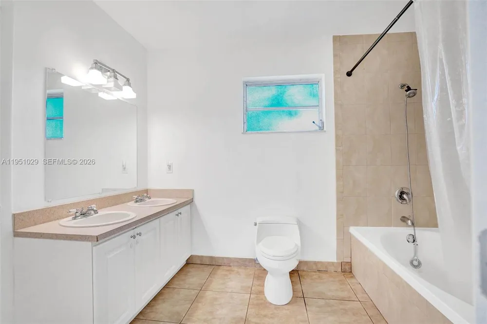 7525 W Treasure Dr North Bay Village, FL 33141