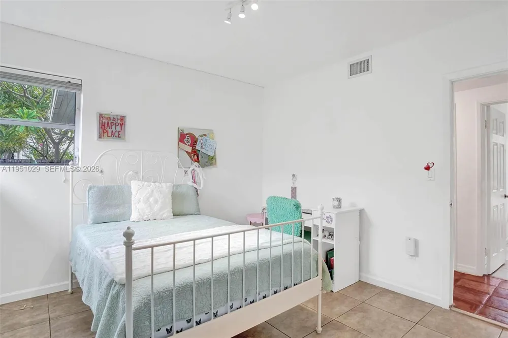7525 W Treasure Dr North Bay Village, FL 33141