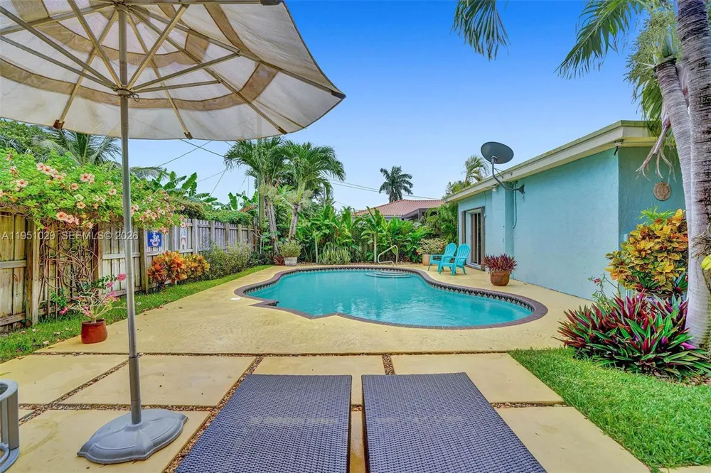 7525 W Treasure Dr North Bay Village, FL 33141