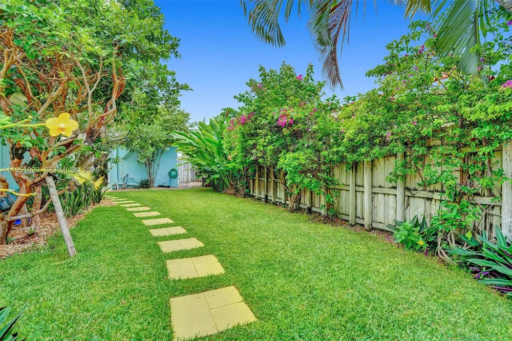 7525 W Treasure Dr North Bay Village, FL 33141