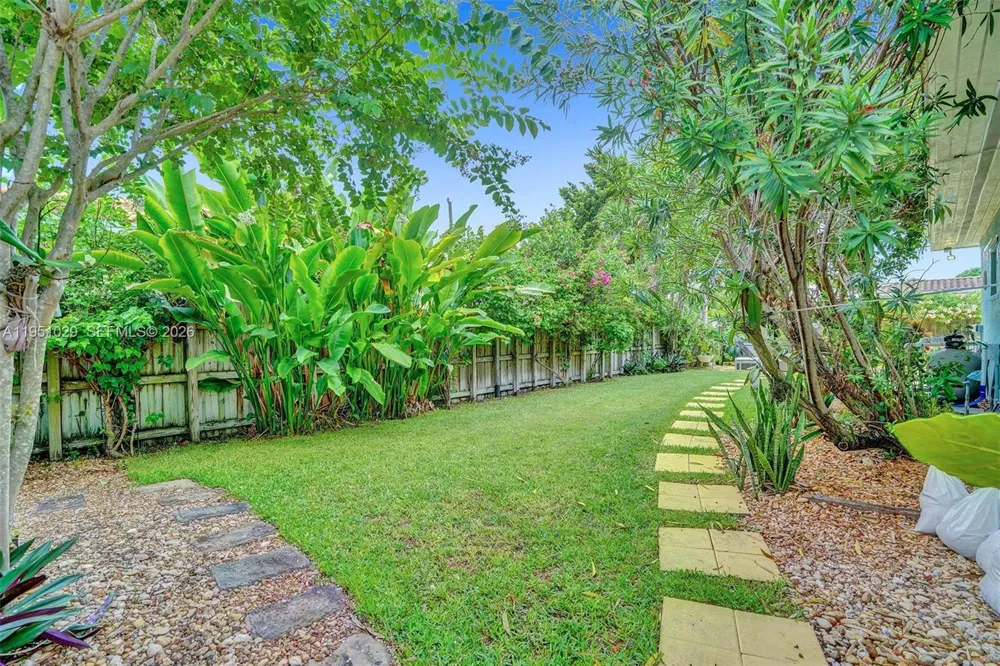 7525 W Treasure Dr North Bay Village, FL 33141