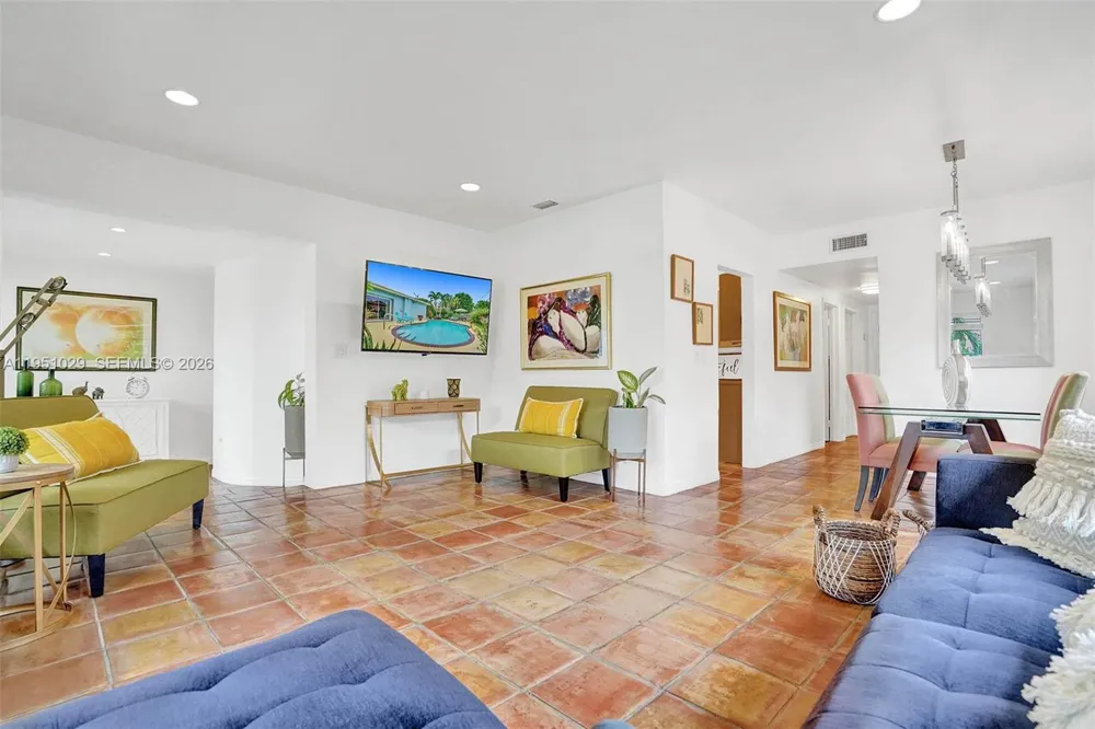 7525 W Treasure Dr North Bay Village, FL 33141