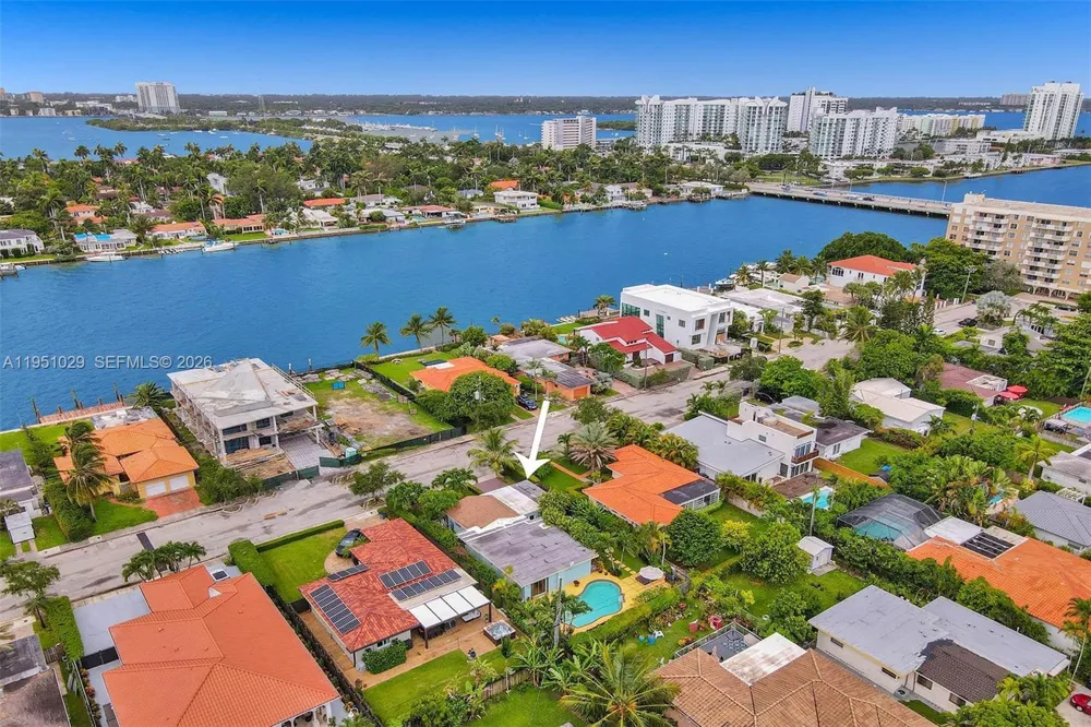 7525 W Treasure Dr North Bay Village, FL 33141